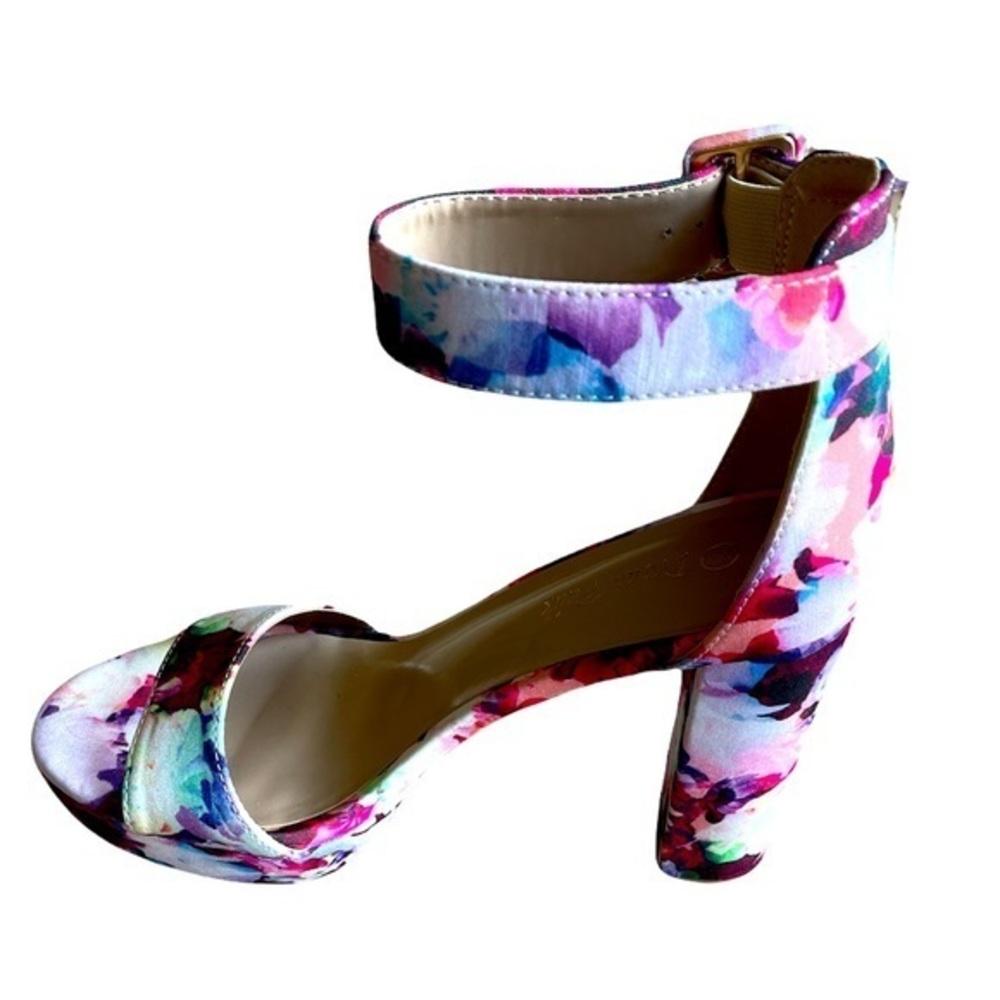 Dream Pairs heel women’s Floral Fashion round Strap Heel Sz 7.5